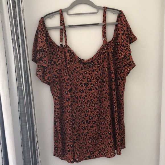 Torrid size 2 leopard print off shoulder blouse- NWOT - Picture 4 of 4